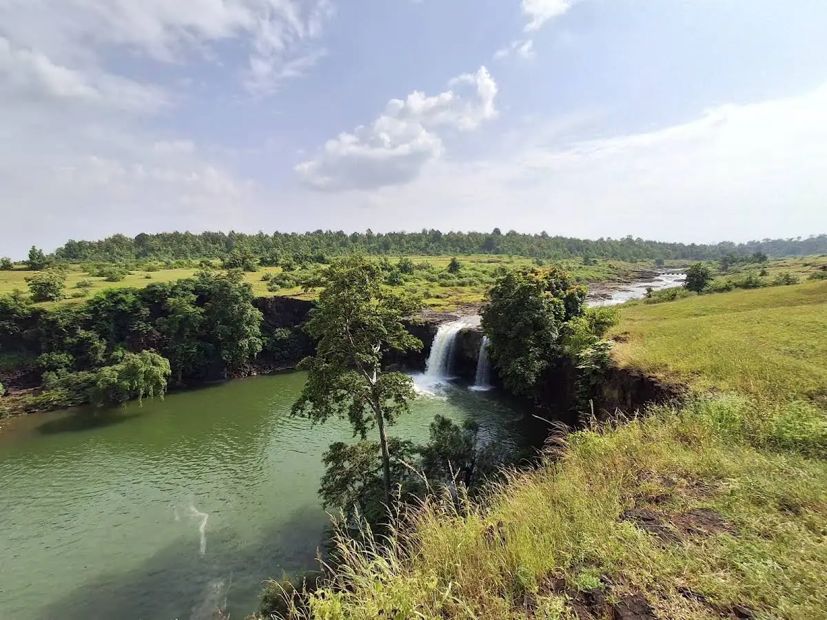 Narsinghpur Famous Tourist Places ghoghra waterfall narsinghpur