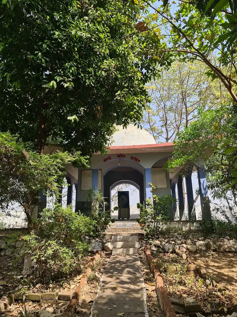 Narsinghpur Famous Tourist Places osho ashram gadarwara narsinghpur