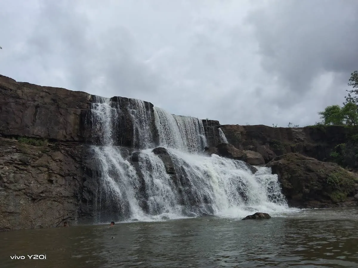 Narsinghpur Famous Tourist Places usari waterfall narsinghpur
